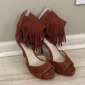 Adorable brown fringe heels